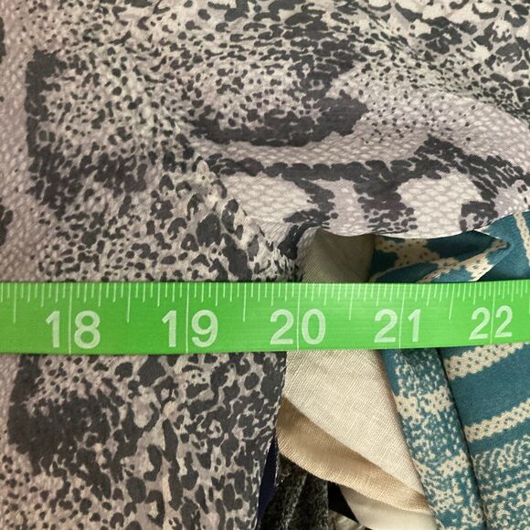 NWT‎ Silk Icon Shirt Womens Sz M Gray Snake Print Button Up Short Sleeve - Picture 10 of 12